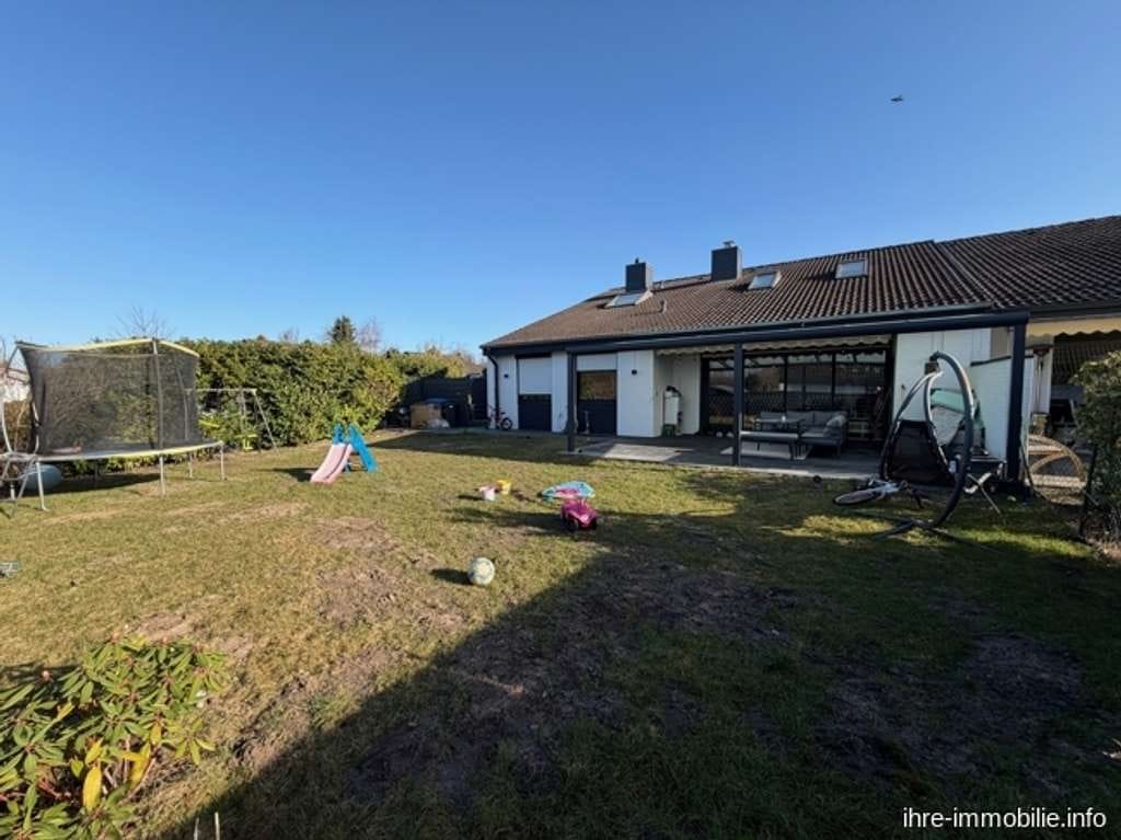 Immobilie in Oyten - Nähe Oyter See, Haus mit 7 Zimmern, 2 Bäder, Garage, in famlienfreundlicher Lage (Sackgasse). - Bild 1