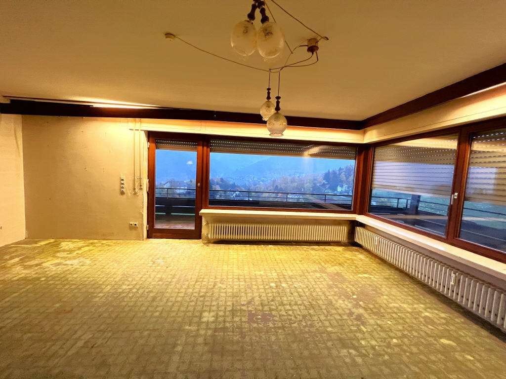 Immobilie in Bühlertal - Großzügiges Zwei-/Dreifamilienhaus mit großer Doppelgarage in äußerst bevorzugter Panoramawohn - Bild 1