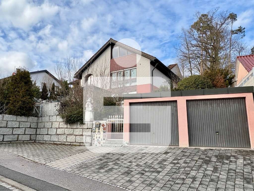 Immobilie in Ammerndorf - Einfamilienhaus mit Enliegerwohnung in Ammerndorf...Viel Platz und toller Blick inklusive!  - Bild 0