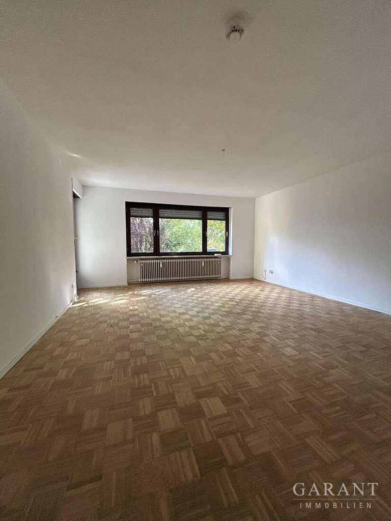 Immobilie in Gröbenzell - Großzügiges Dreifamilienhaus mit genehmigter Erweiterungsmöglichkeit in begehrter Nachbarschaft - Bild 2