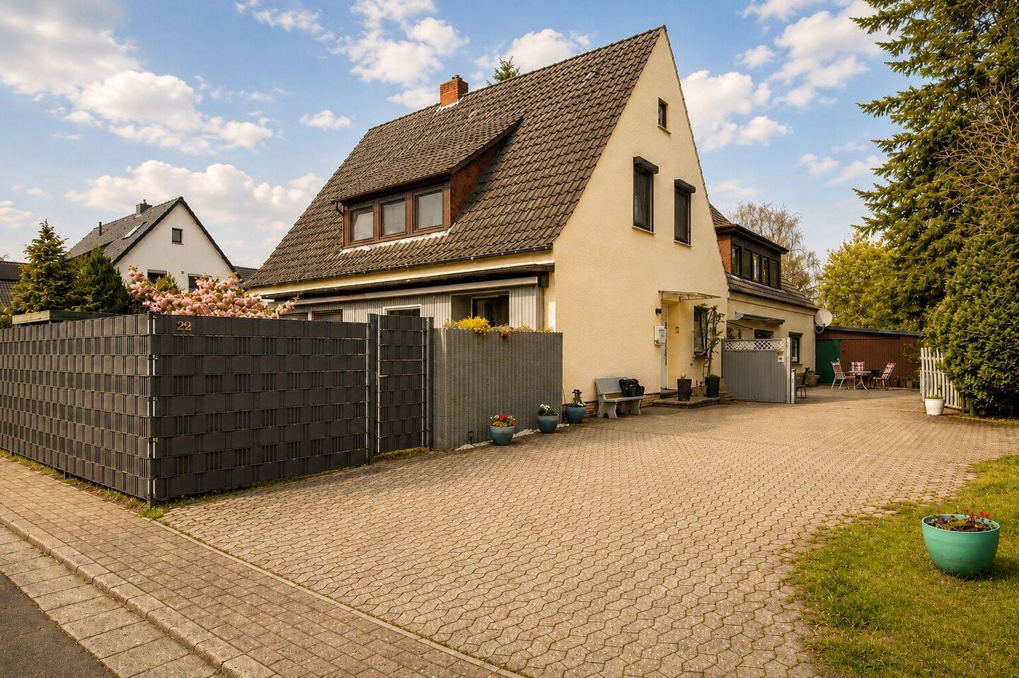 Immobilie in Thedinghausen - Vier Einheiten - eine starke Investition: MFH in Top-Lage von Thedinghausen - Bild 1