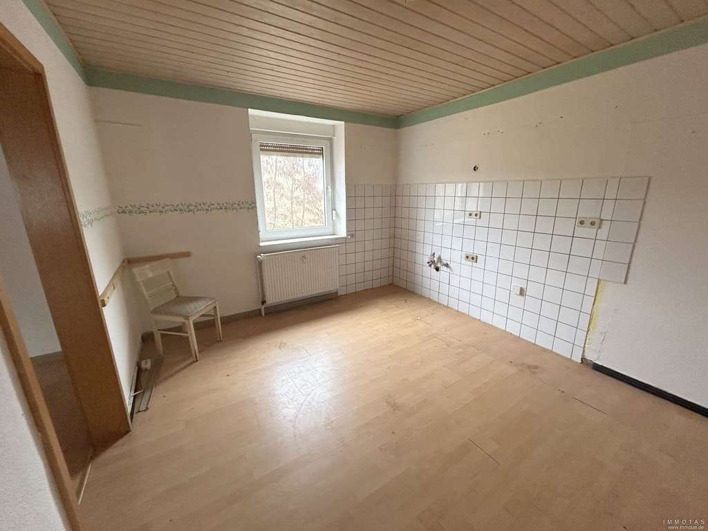 Immobilie in Thaleischweiler-Fröschen - Zweifamilienhaus auf großem Grundstück – Viel Potenzial für Ihre individuellen Ideen - Bild 1