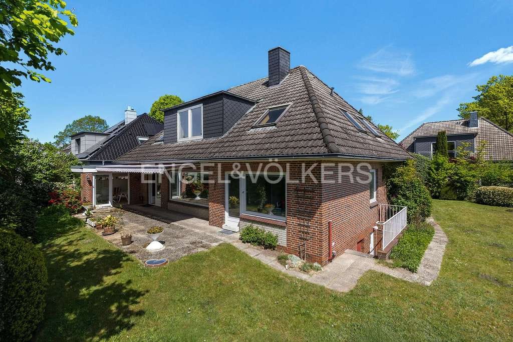 Immobilie in Norderstedt - Großzügiges Einfamilienhaus mit über 300 m² Gesamtfläche - Bild 1