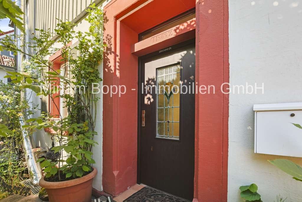 Immobilie in Tiefenbronn - Haus mit Geschichte und viel Platz – ca. 251 m² Wohnfläche, Südterrasse, Garten und großer Carport - Bild 1