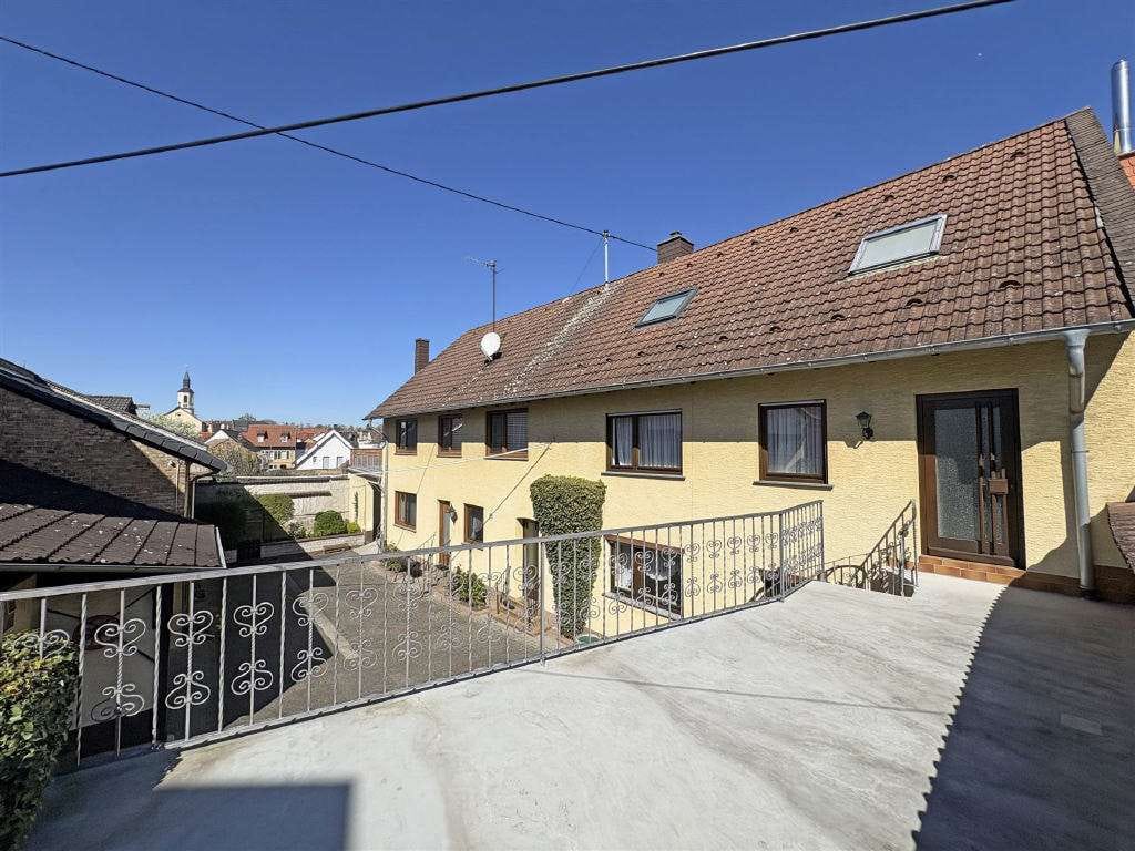 Immobilie in Sprendlingen - Sprendlingen: Schönes Einfamilienhaus mit großer Terrasse und großem Innenhof - Bild 1