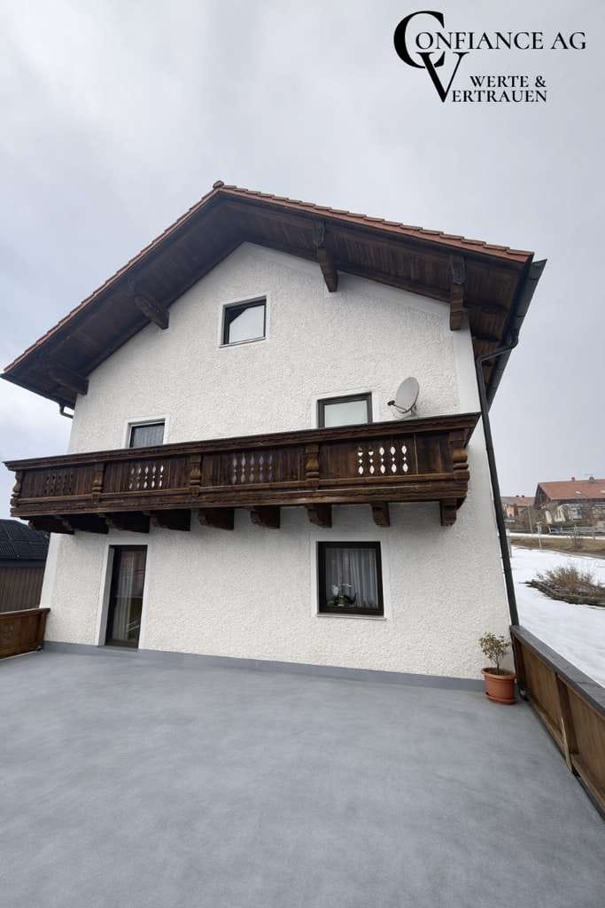 Immobilie in Untergriesbach - Zweifamilienhaus mit großem Potenzial für Handwerker und Gestalter - Bild 2