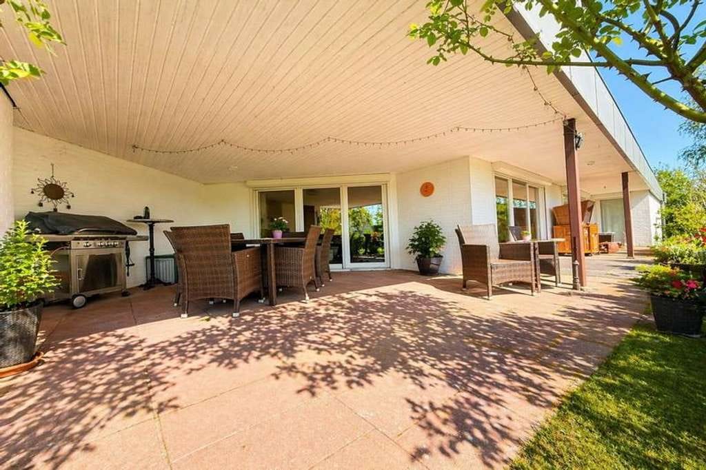 Immobilie in Henstedt-Ulzburg - * Großzügiges Architektenhaus * Begehrte TOP-Lage, mit sehr viel Platz für 2 Familien! - Bild 4