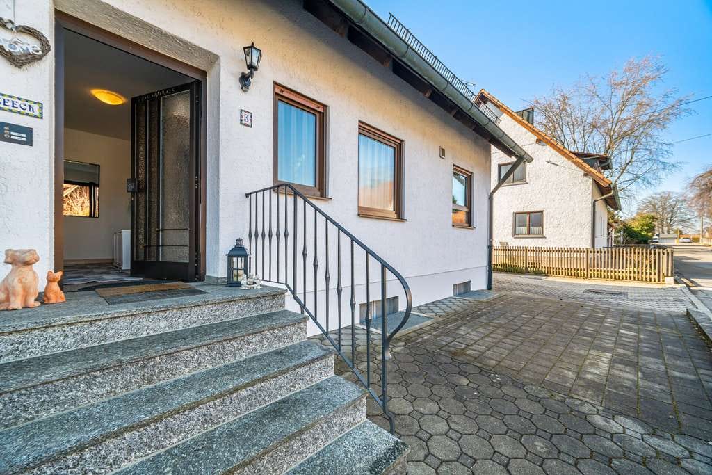 Immobilie in Bruck - Charmantes Ein-/Zweifamilienhaus in Wohnsiedlung – nahe München (Bruck) - Bild 2