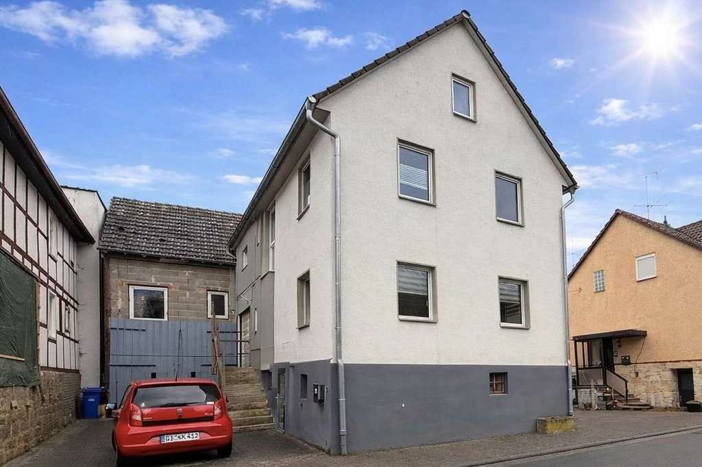 Immobilie in Staufenberg - Solides Einfamilienhaus mit Charme, Substanz und Entwicklungspotenzial - Bild 0