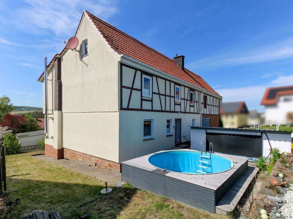 Immobilie in Großenlüder - Viel Raum für Ideen Einfamilienhaus mit Scheune Pool und großem Grundstück in Kleinlüder - Bild 0