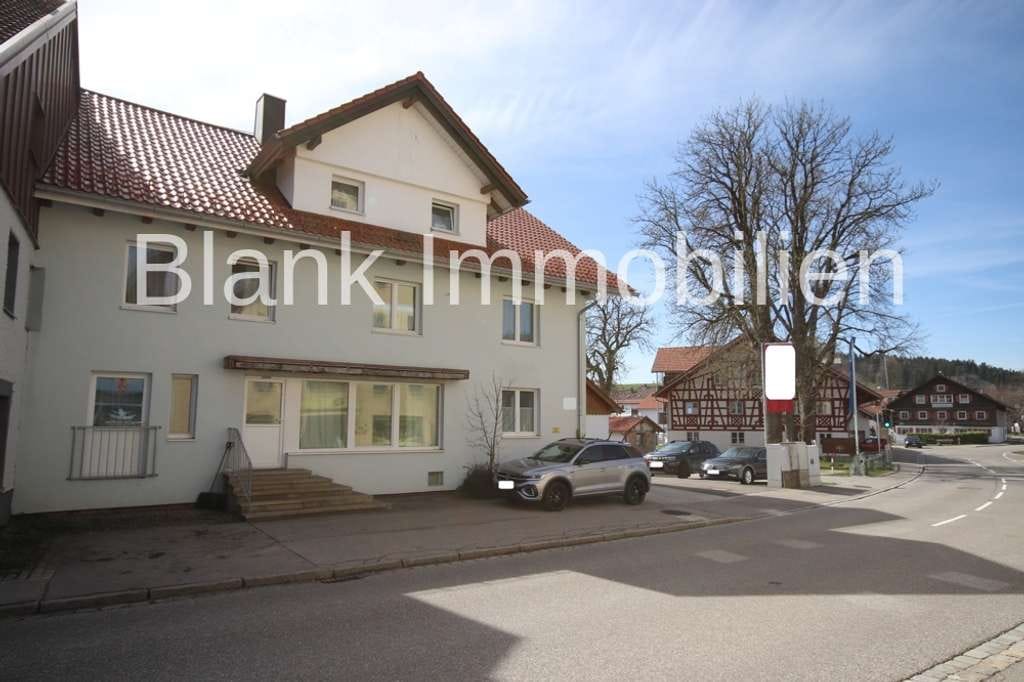 Immobilie in Buchenberg - Ein Haus – viele Möglichkeiten: Mehrfamilienhaus mit Garagen provisionsfrei zu verkaufen! - Bild 0
