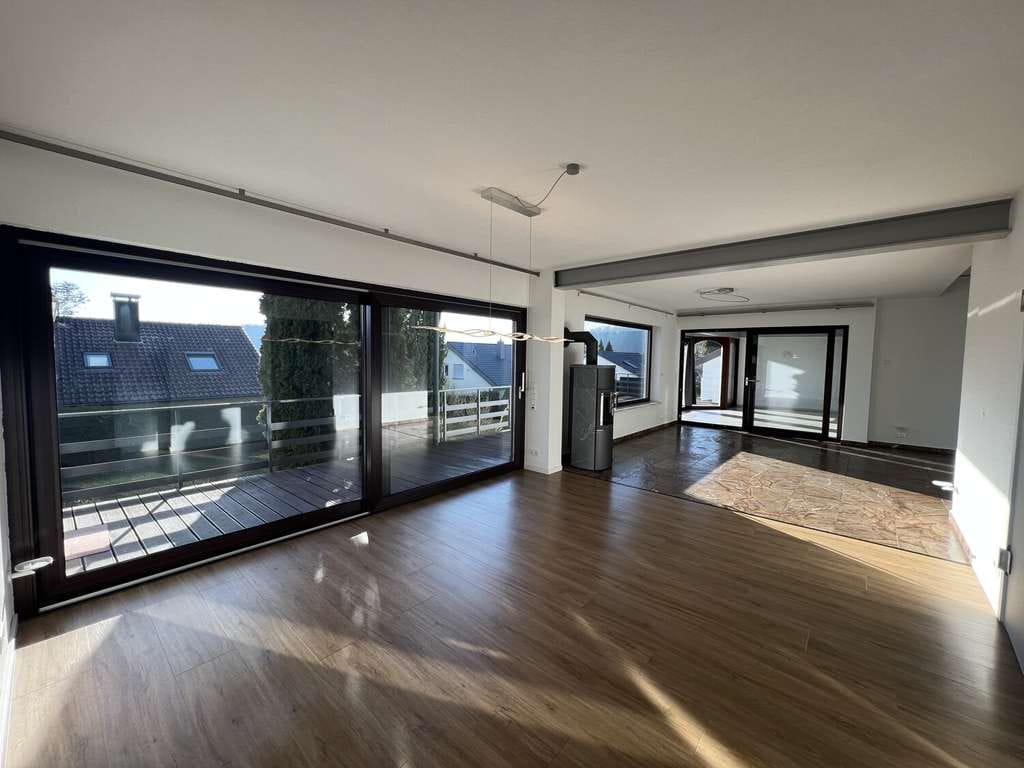 Immobilie in Donzdorf - Traumhaus mit Wellness-Bereich und Innenpool - Bild 3