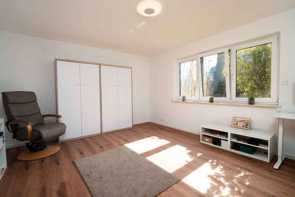Immobilie in Wietze - Gepflegtes Haus auf 1.800 m² Grund mit Wellnessbereich, Grillkota, Hot Tub und PV Anlage - Bild 3