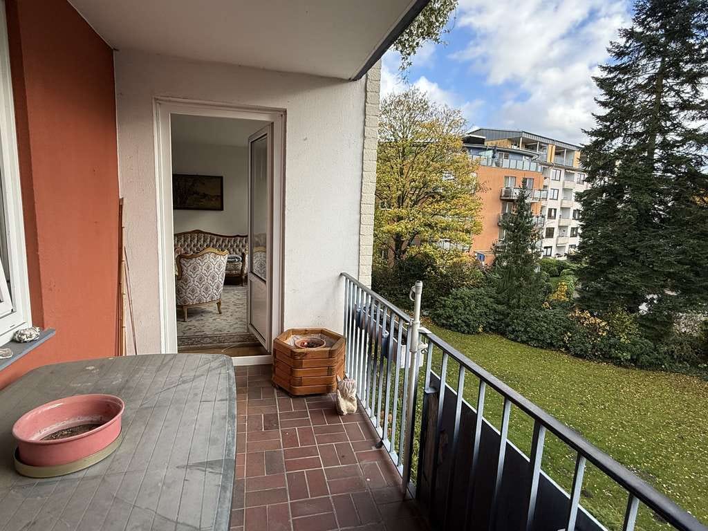 Immobilie in Pinneberg - Große 3 Zimmer-Wohnung mit Süd-Balkon in ruhiger Wohnlage - Bild 2