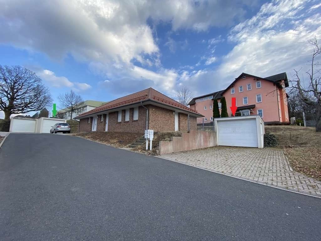Immobilie in Oberhof - Zwei Ferienwohnungen in idyllischer Lage im beliebten Wintersport- und Erholungsort Oberhof - Bild 1