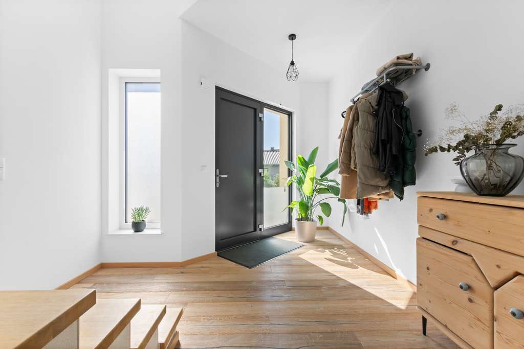 Immobilie in Blindheim - EXKLUSIVES EINFAMILIENHAUS MIT DOPPELGARAGE, CARPORT UND GROSSZÜGIGEM GRUNDSTÜCK - Bild 3