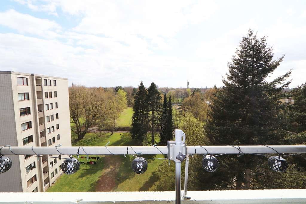 Immobilie in Lüneburg - Vermietete Endetage mit herrlichem Südwestbalkon & Weitblick! - Bild 0