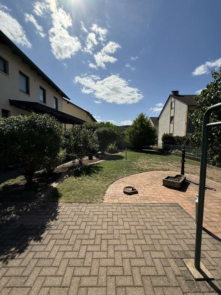 Immobilie in Wörth am Main - Freistehendes 2 Familienhaus mit Garage & geflegtem Garten in Wörth - Bild 4