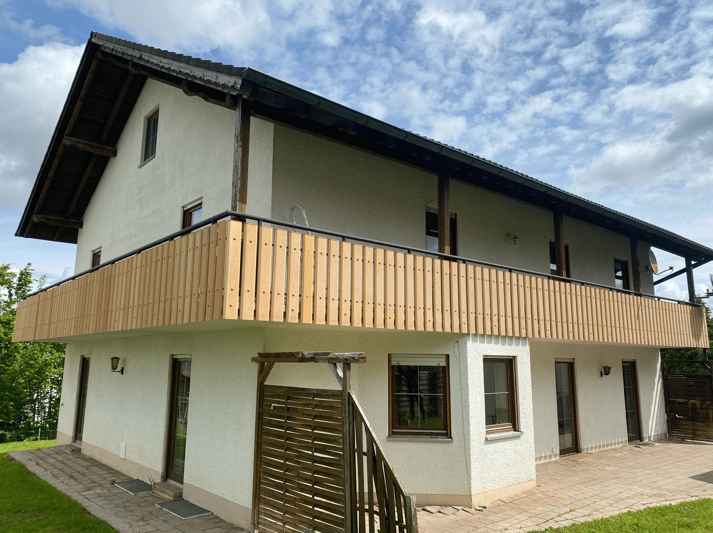 Immobilie in Taufkirchen - Großzügiges Zweifamilienhaus mit großem Garten in ruhiger, zentraler Lage von Moosen (Vils) - Bild 1