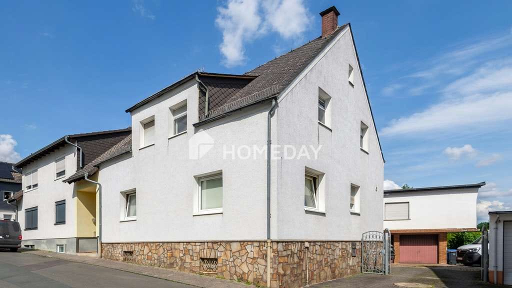Immobilie in Hünstetten - Attraktives Zweifamilienhaus mit Vermietungs- und Eigennutzungsmöglichkeiten - Bild 0