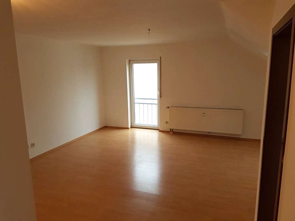 Immobilie in Ubstadt-Weiher - Schicke 2-Zimmer-Dachwohnung mit Tageslichtbadezimmer und Garage - Bild 5