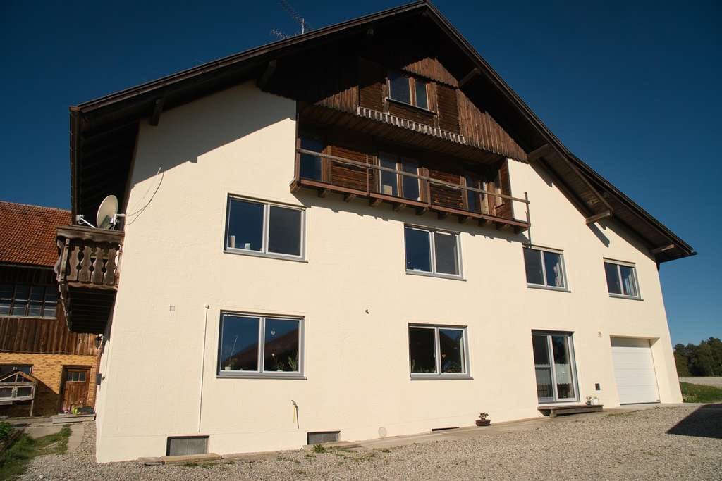 Immobilie in Wiggensbach - Bauernhaus in Alleinlage mit 4.000 m² Grund bei Kempten Gewerbe- bzw. Lagerfläche 953 m² - Bild 2