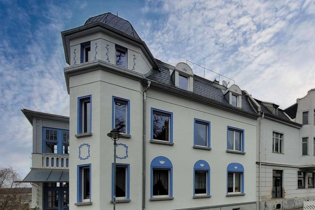 Immobilie in Markneukirchen - Wohnen mit Stil und Substanz! - Bild 0