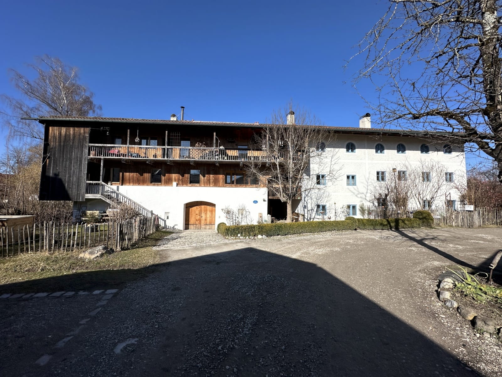 Immobilie in Amerang - Traumwohnung mit Kachelofen, eigenem Garten und Garage in ruhiger dennoch zentraler Wohnlage - Bild 1