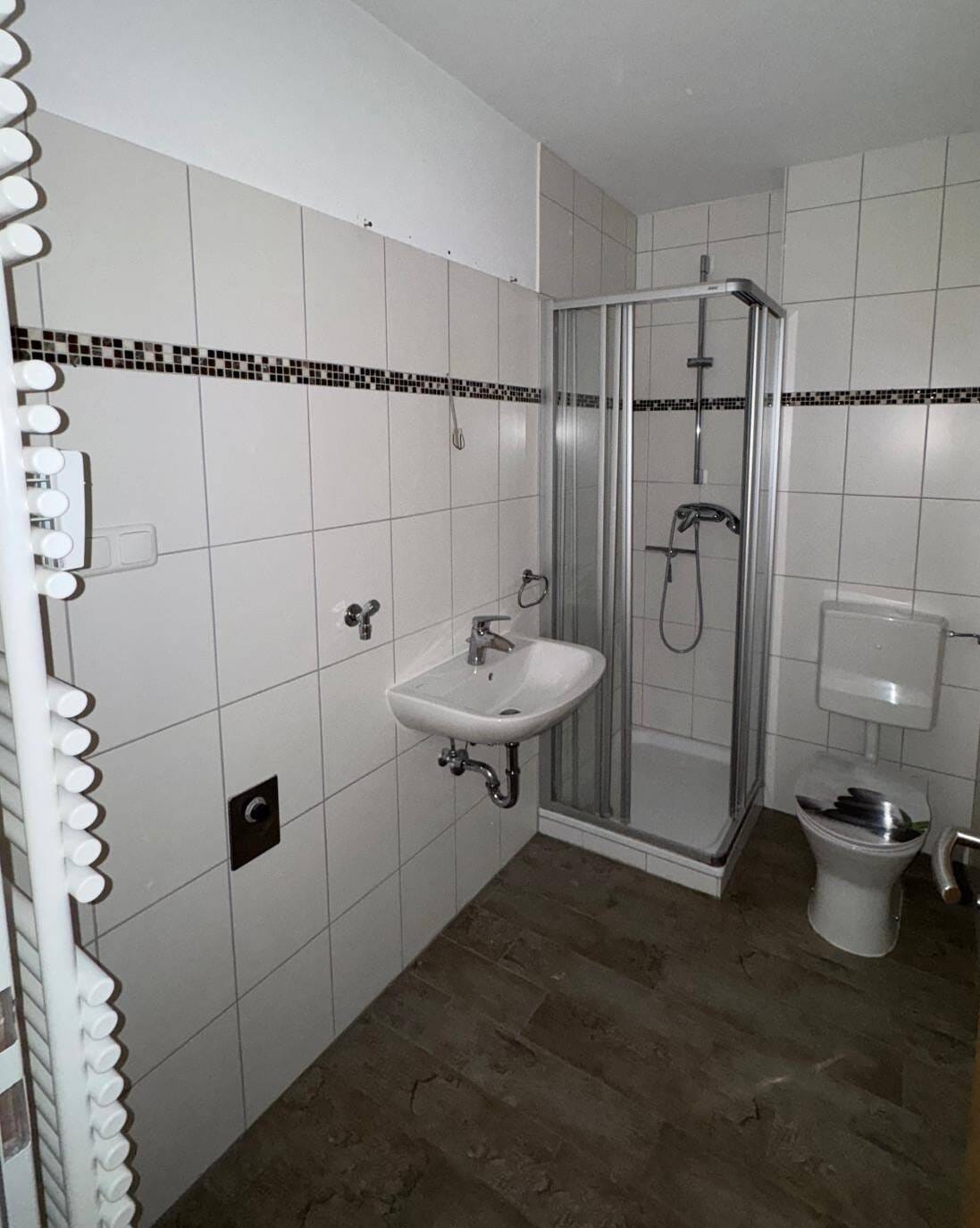 Immobilie in Bad Heilbrunn - Gepflegte 2-Zimmer-Erdgeschosswohnung mit Südwest-Loggia in ruhiger Lage von Bad Heilbrunn - Bild 1