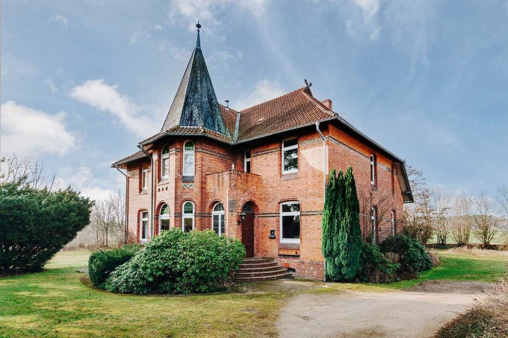 Immobilie in Deutsch Evern - Architektonisches Unikat: Charmante Turmvilla mit weitläufigem Grundstück - Bild 2