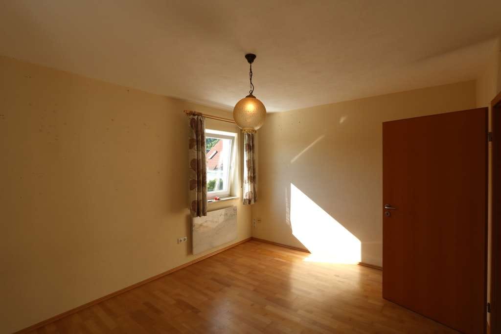 Immobilie in Colmberg - Attraktives Einfamilienhaus mit Einliegerwohnung in ruhiger, grüner Lage - Bild 2