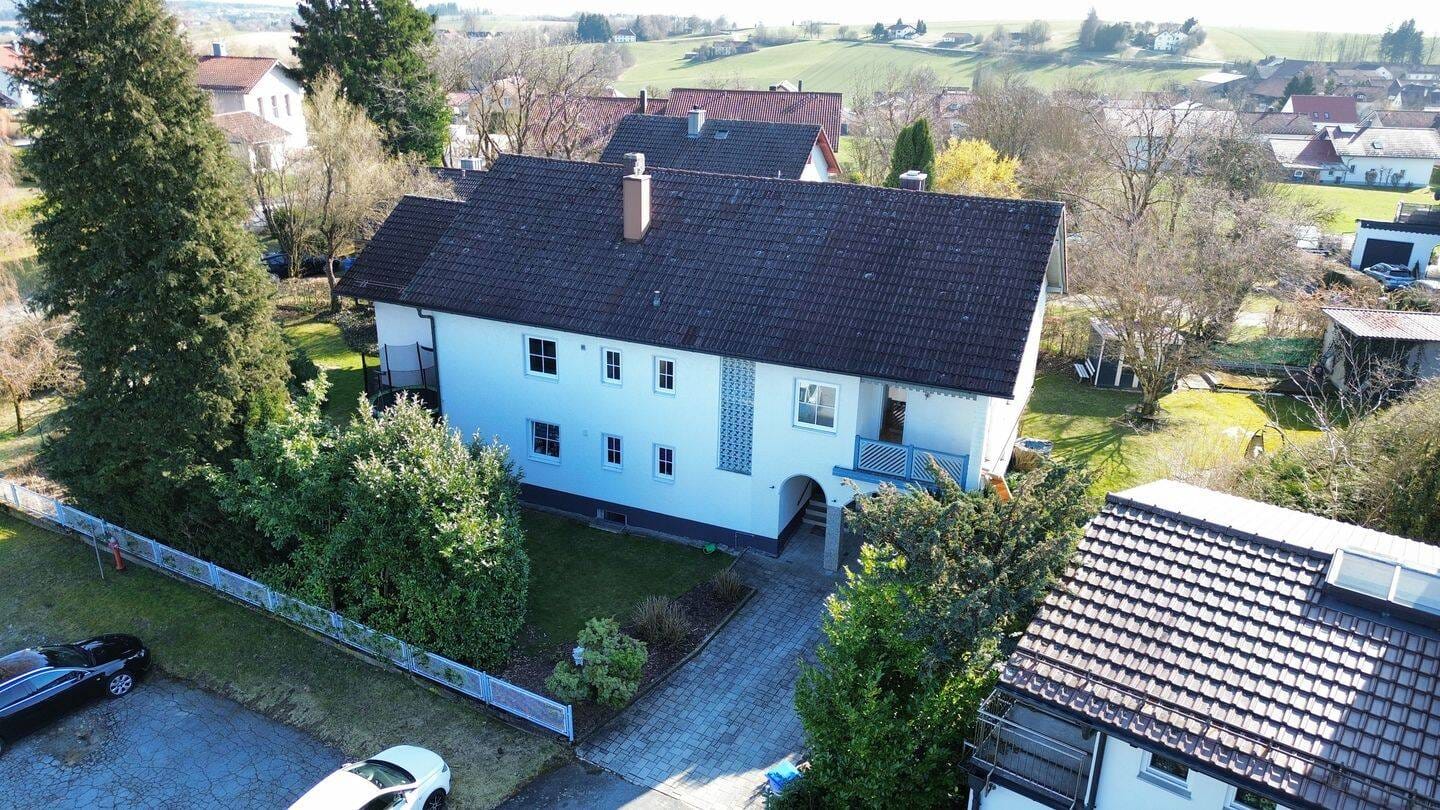 Immobilie in Neukirchen vorm Wald - Großes Mehrfamilienhaus, 3 Einheiten & Ausbaupotential - Bild 0