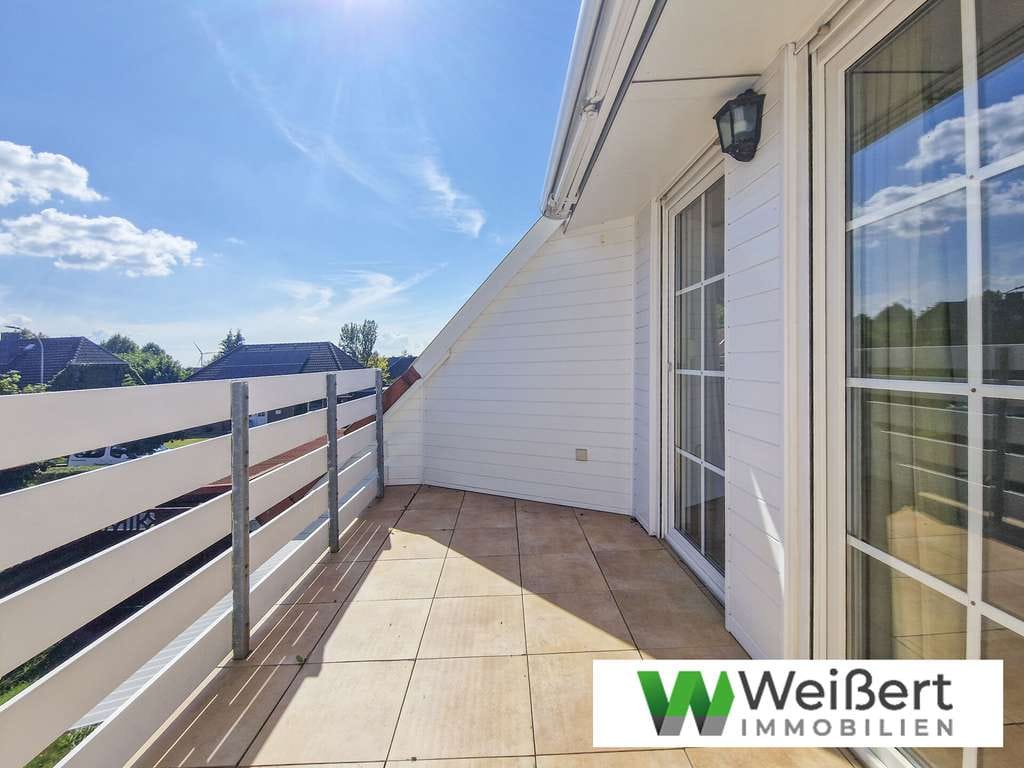 Immobilie in Wacken - Sonnige Dachgeschosswohnung mit Südbalkon, Carport & Ausbaureserve – Wohnen in ruhiger 4-Parteien-An - Bild 0