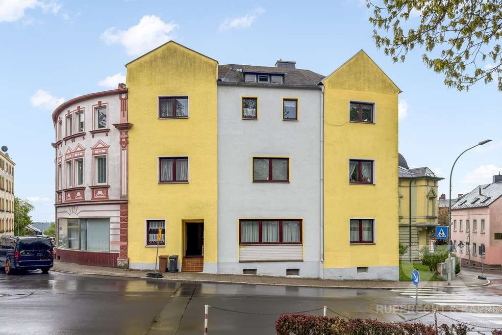 Immobilie in Schönwald - Charmante renovierte 3-Zimmer-Erdgeschosswohnung am Kirchplatz in Schönwald - Bild 0
