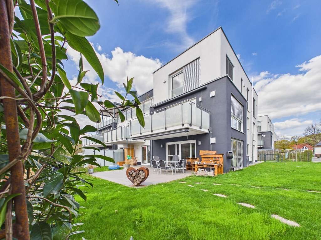 Immobilie in Dunningen - Exklusive Wohnung mit eigenem Garten und PV-Anlage - Bild 0