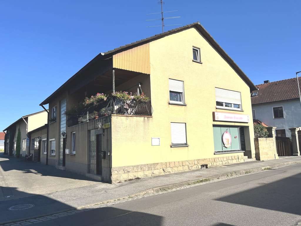 Immobilie in Sand a.Main - Mitten im Dorf - mitten im Leben! Komplett vermietetes Wohn- u. Geschäftshaus mit Werkstatt/Garage, - Bild 1