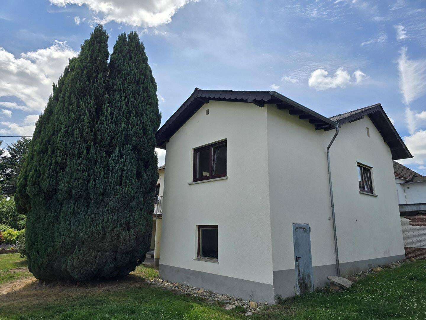Immobilie in Nohfelden - Freistehendes, renoviertes Einfamilienhaus mit großem Grundstück in ruhiger Lage von Nohfelden-OT - Bild 2