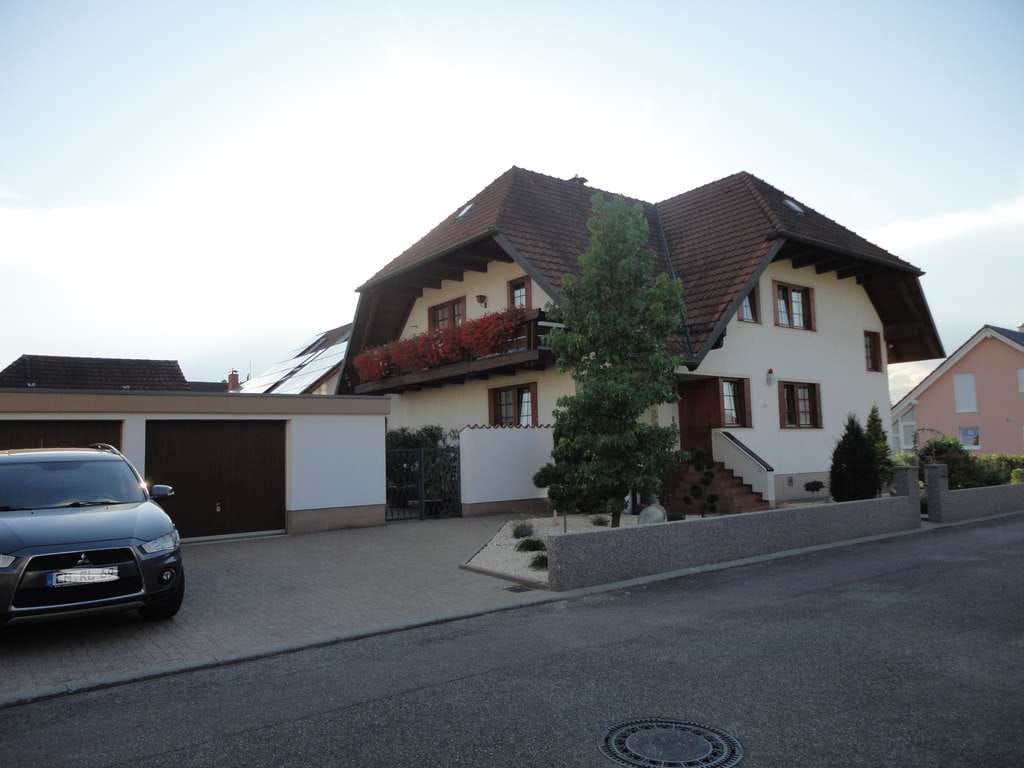 Immobilie in Herbolzheim - Großzügiges Einfamilienhaus Herbolzheim Wagenstadt mit Einliegerwohnung und Doppelgarage - Bild 3