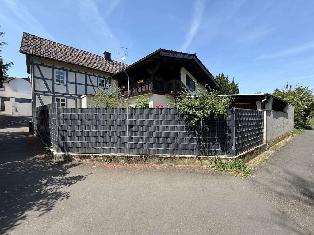 Immobilie in Solms - Viel Platz, viel Ruhe - Haus mit Garten & Einliegerwohnung - Bild 1