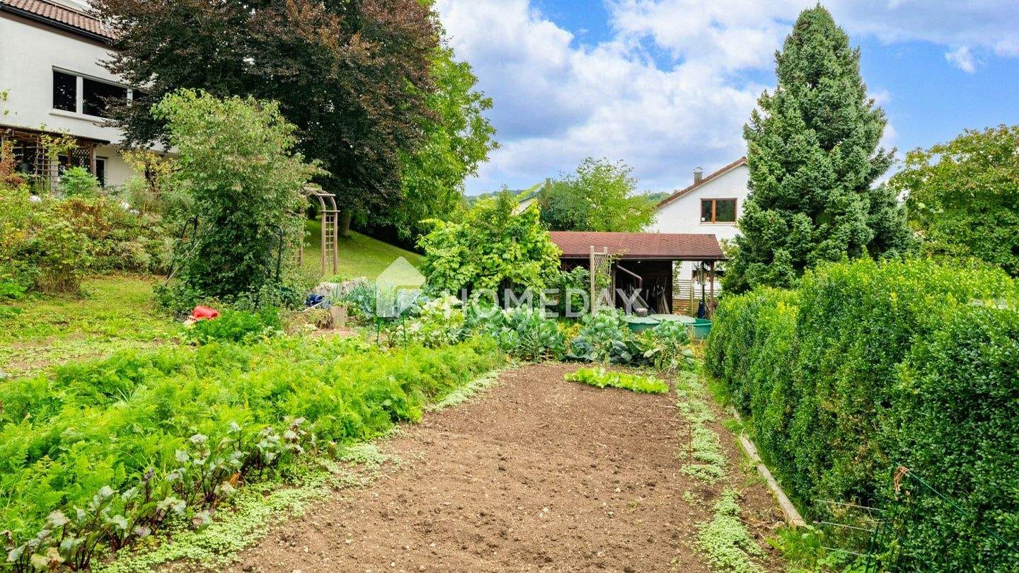 Immobilie in Engstingen - Wohnen & investieren im Grünen - gepflegtes Haus mit vielen Nutzungsmöglichkeiten & Gartenparadies - Bild 4