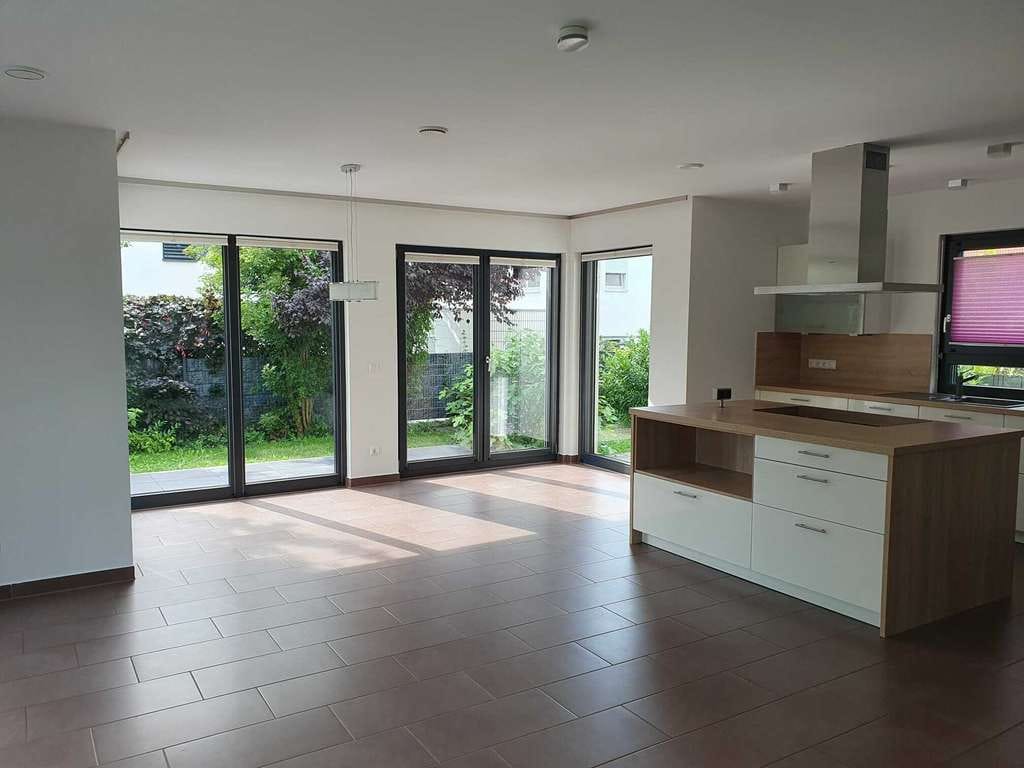 Immobilie in Vierkirchen - Großzügiges Einfamilienhaus mit Sauna und Terrasse – Top-Grundriss, ab Mai frei ( Erbpacht) - Bild 1