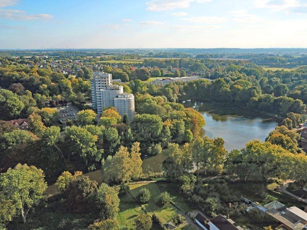 Immobilie in Reinfeld - Reinfeld - freie 2-Zimmer-Wohnung im 8.Stock und tollem Blick auf den Neuhöfer Teich in Zentrumslage - Bild 0