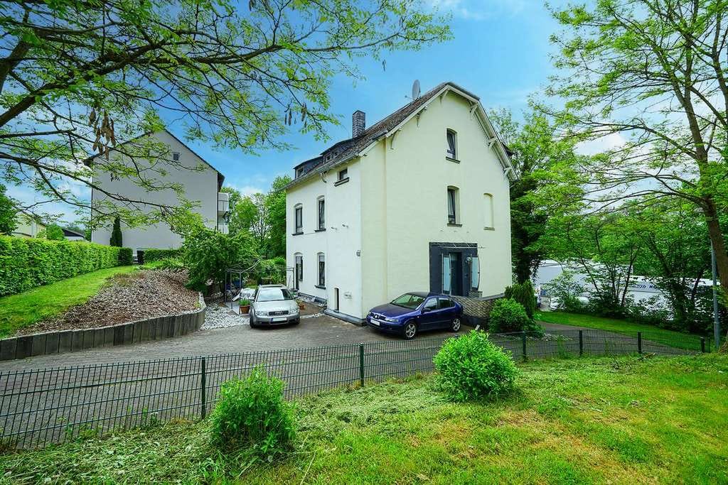 Immobilie in Olpe - 6,09 % Bruttorendite: Historisches Wohnhaus aus 1909 - zentrumsnah in Olpe - zum Festpreis - Bild 1