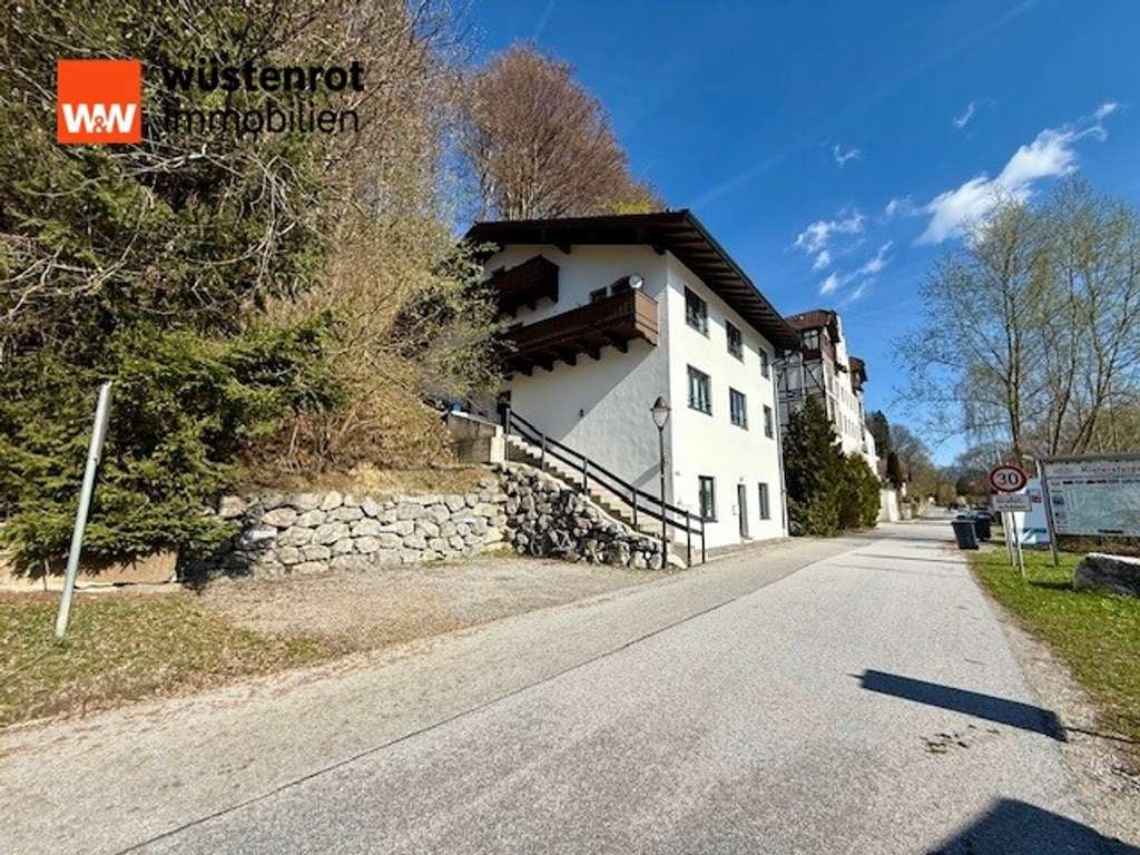 Immobilie in Kiefersfelden - UNVERBAUBARER BLICK: Helles 81m² DG-Unikat – 2019 hochwertig saniert! - Bild 1
