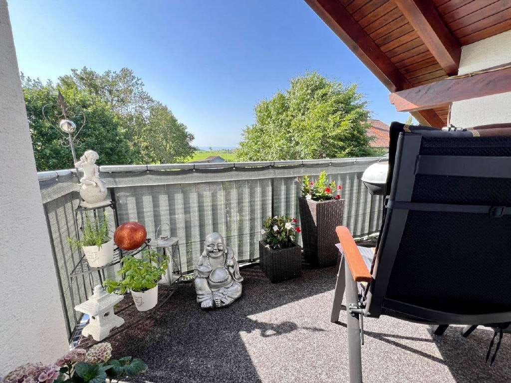 Immobilie in Leutkirch im Allgäu - Gemütliche Wohnung im DG mit sonnigem Balkon und Bergsicht - Bild 0