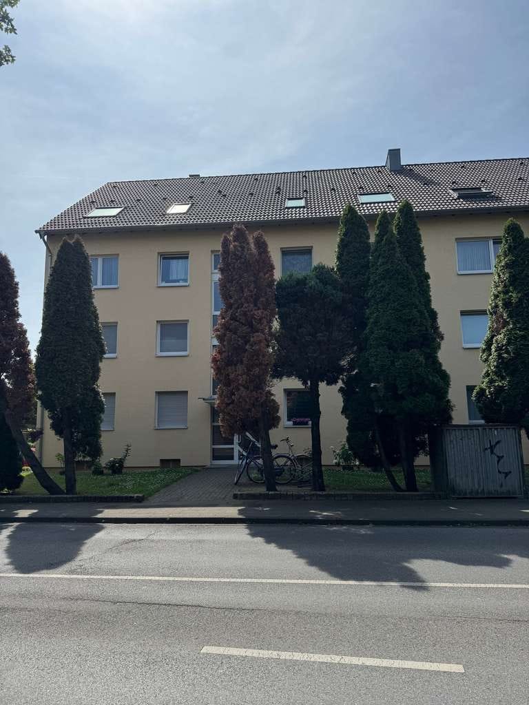 Immobilie in Meerbusch - Von Privat! Ruhige und gepflegte 3 Zimmerwohnung mit Sonnen-Balkon und Wannenbad mit Fenster - Bild 1