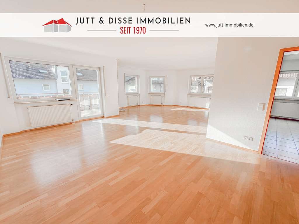 Immobilie in Sinzheim - Gepflegte 4 Zimmerwohnung mit Balkon und Garage zentral in Sinzheim - Bild 0