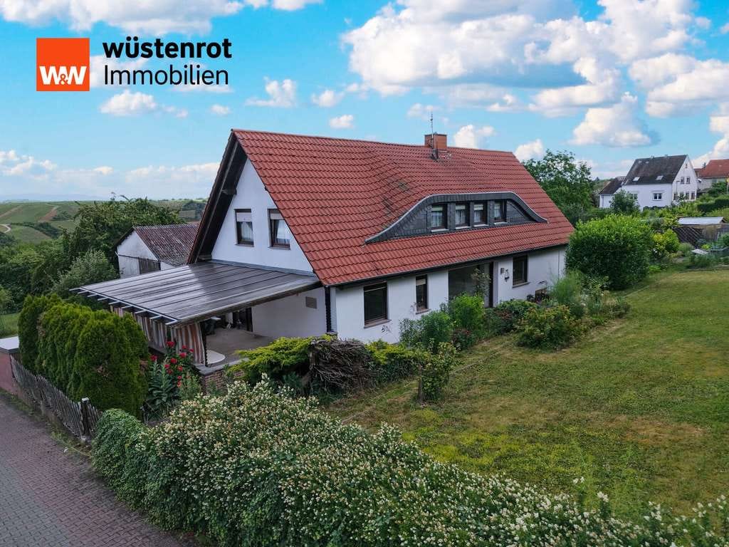Immobilie in Dorsheim - #Wunderschönes Zweifamilienhaus mit grosser überdachter Terrasse, grossem Keller und fein angelegtem - Bild 2