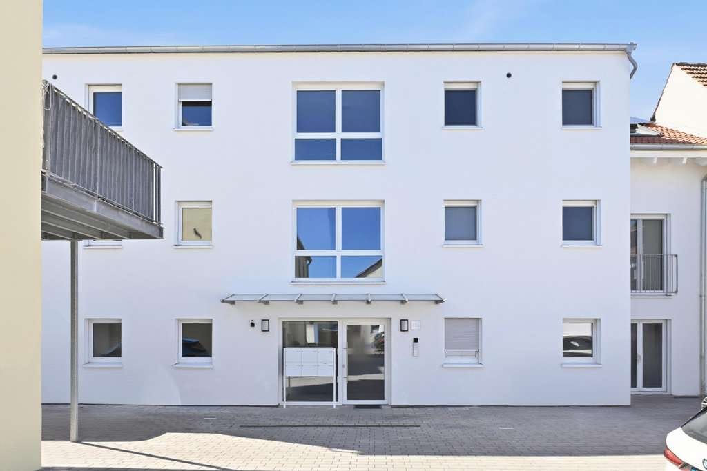 Immobilie in Offenbach an der Queich - Exklusive und neuwertige Dachgeschosswohnung mit 3 Stellplätzen in Offenbach - Bild 1
