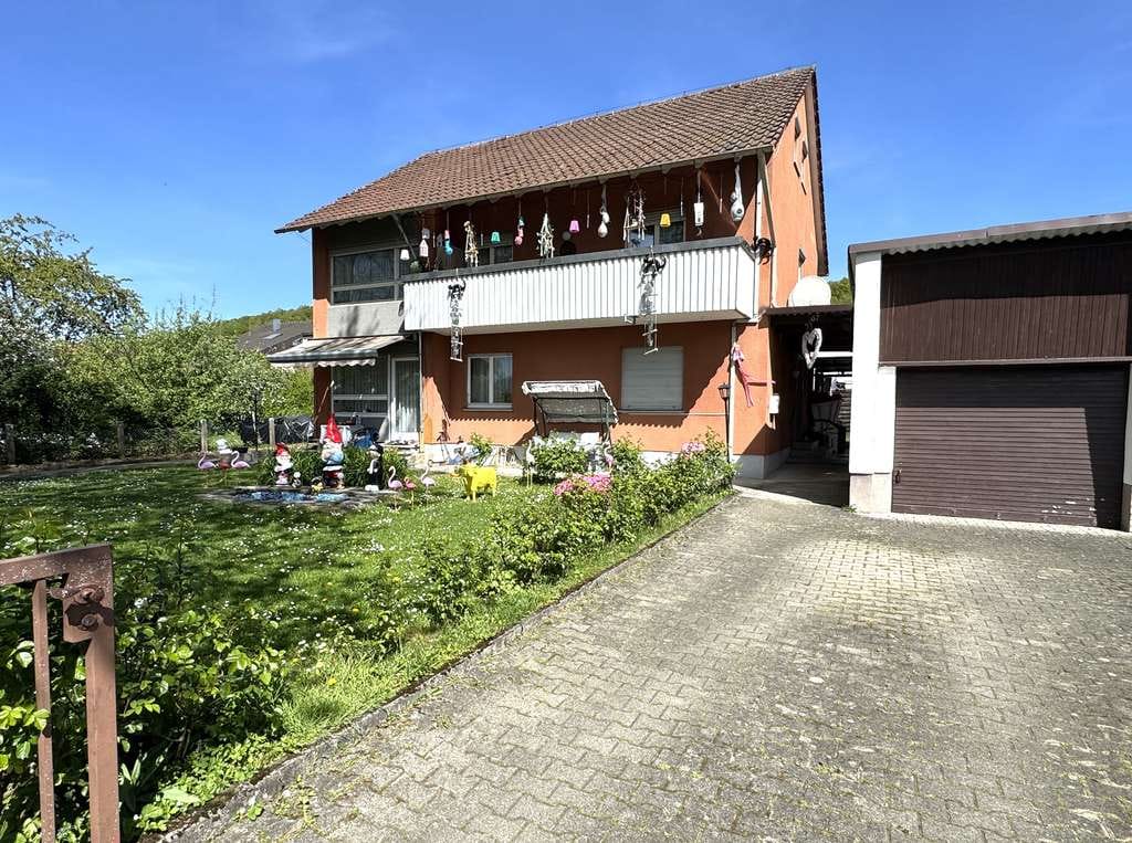 Immobilie in Süßen - Freistehendes Zweifamilienhaus mit herrlichem Garten am Fuße von Burg Staufeneck! - Bild 0